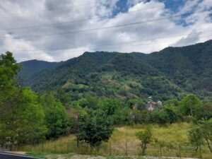 munti pe valea lotrului